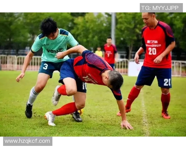 足球赛精彩纷呈激情四溢球员们拼尽全力展现绝佳技艺与团队合作的完美瞬间